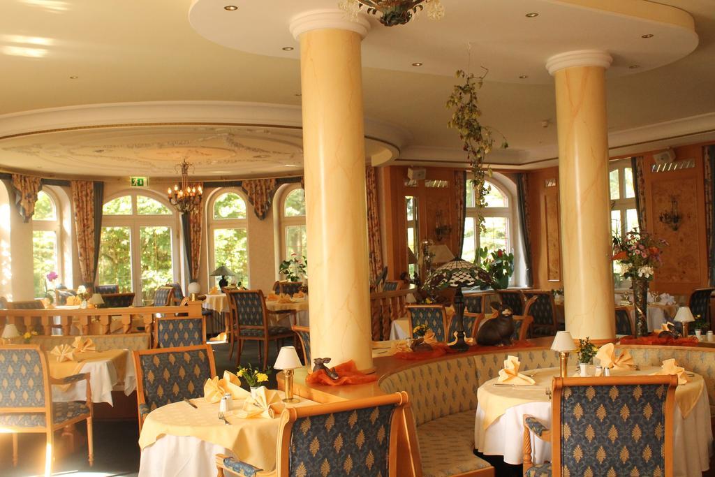 Hotel Und Restaurant Waldschloesschen Crivitz Екстер'єр фото