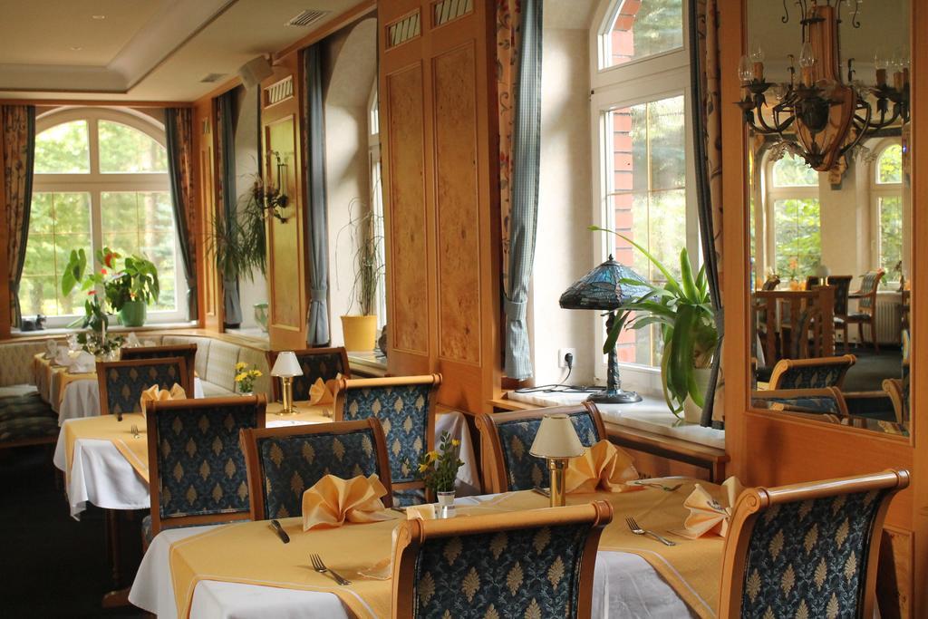 Hotel Und Restaurant Waldschloesschen Crivitz Екстер'єр фото