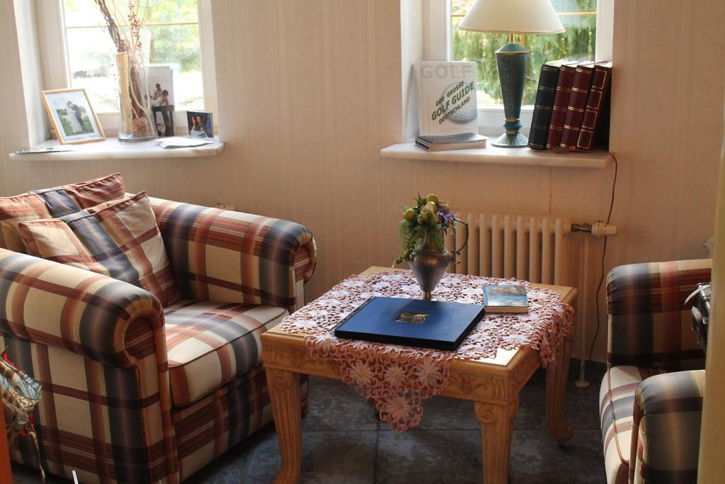 Hotel Und Restaurant Waldschloesschen Crivitz Екстер'єр фото