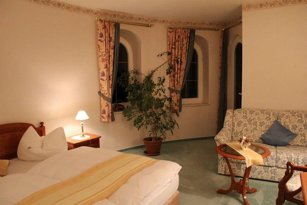Hotel Und Restaurant Waldschloesschen Crivitz Екстер'єр фото