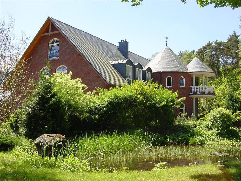 Hotel Und Restaurant Waldschloesschen Crivitz Екстер'єр фото