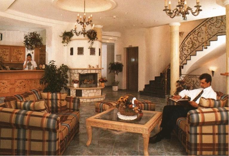 Hotel Und Restaurant Waldschloesschen Crivitz Екстер'єр фото