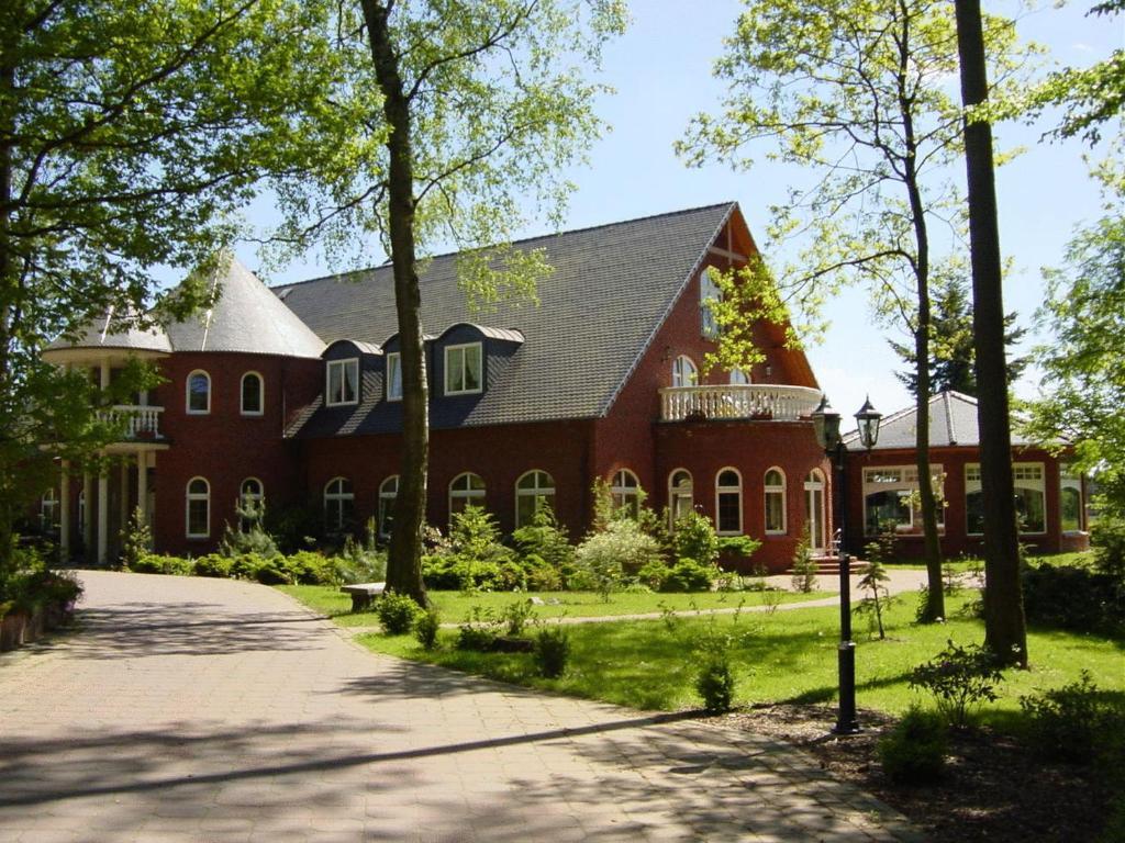 Hotel Und Restaurant Waldschloesschen Crivitz Екстер'єр фото